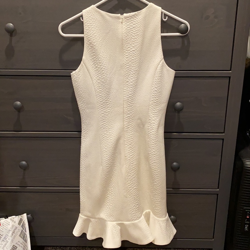 white dress! - Picture 2 of 3
